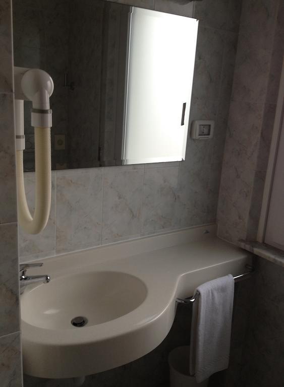 Hotel Mareblu سينِغاليا الغرفة الصورة