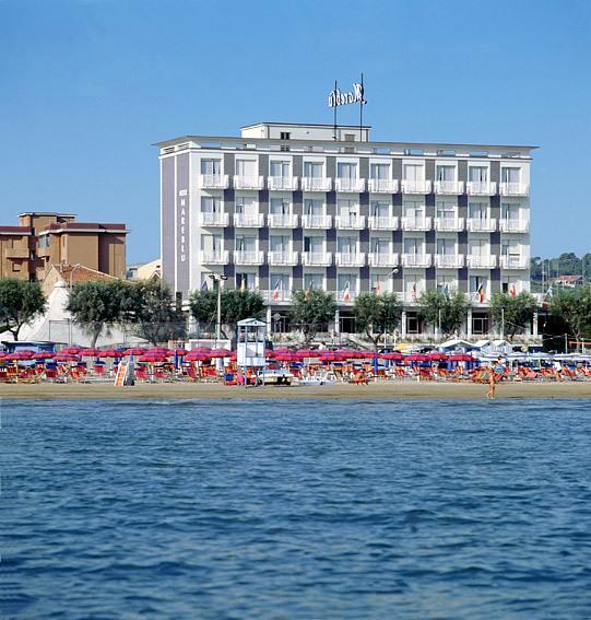 Hotel Mareblu سينِغاليا المظهر الخارجي الصورة