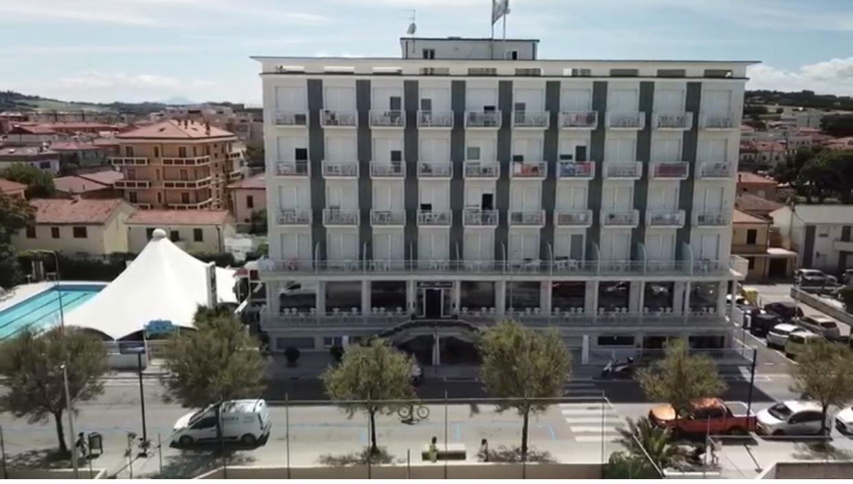 Hotel Mareblu سينِغاليا المظهر الخارجي الصورة